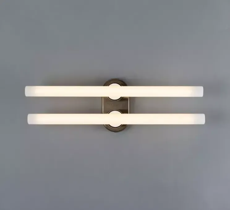 Applique de salle de bain, Valencia Double, laiton antique, L8,5cm, H16cm - Mullan Lighting