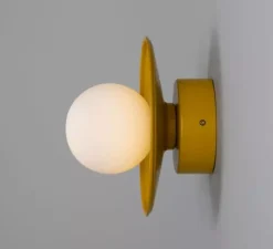 Applique de salle de bain, Aosta, jaune miel, verre opal, IP65, Ø16,2cm, H17,6cm - Mullan Lighting