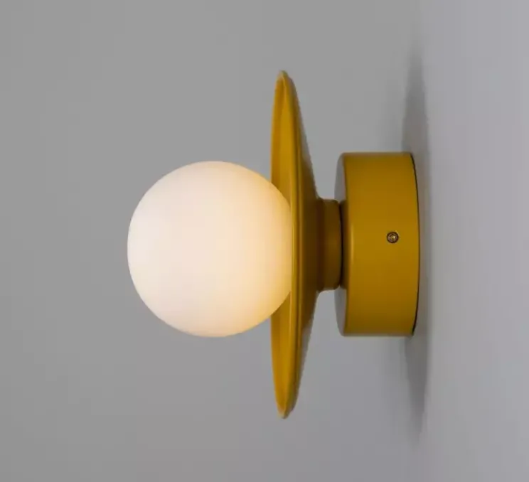 Applique de salle de bain, Aosta, jaune miel, verre opal, IP65, Ø16,2cm, H17,6cm - Mullan Lighting