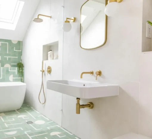 Applique de salle de bain, Jordan, Laiton, globe opalin, IP65, L15cm, H27cm - Mullan Lighting