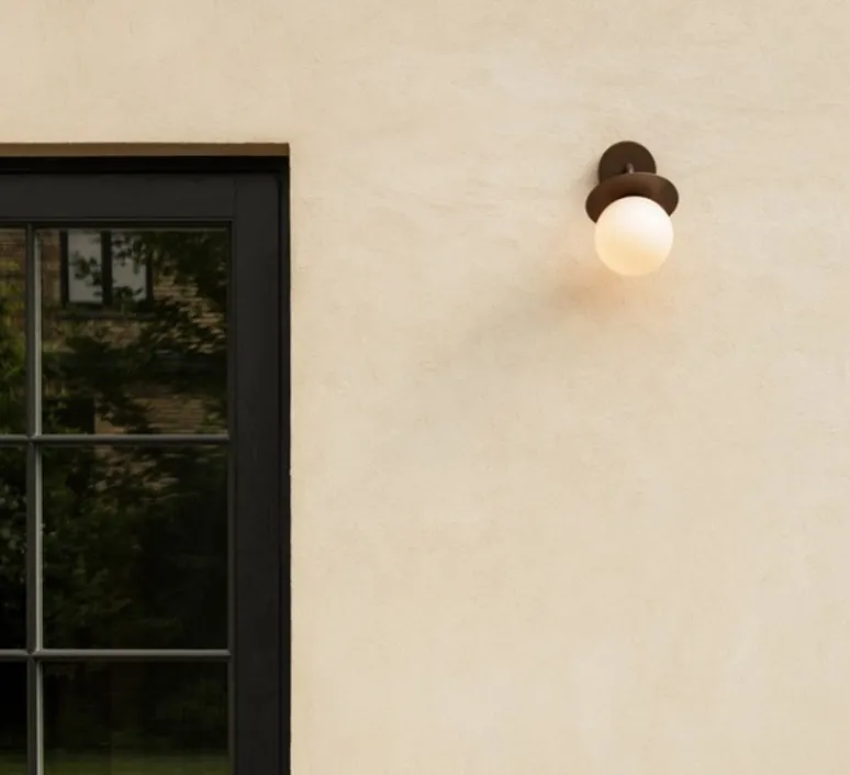 Applique*Nuura Applique d'extérieur, Liila, , IP54, Ø14cm, H26cm - bronze, globe opalin