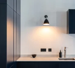 Applique*Gubi Applique murale, Best-Lite BL7, et chrome, Ø16cm, H29cm - noir