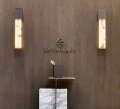 Applique*Entrelacs Applique murale, Braun, , IP44, LED, dim, 2700K, 700 lm, L9,4cm, H65cm - Albâtre veines marron, Bronze patiné