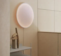 Applique*Muuto Applique murale, Calm, , LED, dim, 2200K, 1000 lm, Ø68cm, H7,25cm - blanc et orange