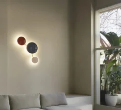 Applique*Marset Applique murale, Caramel 22/28/38, , LED, dim, 2700K, 1146-1528 lm, Ø38cm, H83,2cm - Bleu, opale et terracotta