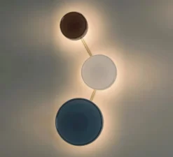 Applique*Marset Applique murale, Caramel 22/28/38, , LED, dim, 2700K, 1146-1528 lm, Ø38cm, H83,2cm - Bleu, opale et terracotta