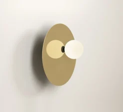Applique*Atelier Areti Applique murale, Disc and Sphere Asymmetrical, , Ø23cm, H23cm - laiton, base noire