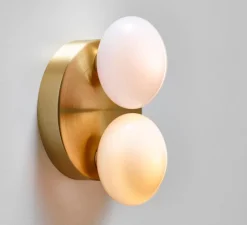 Applique murale, Dot 2x, Oyster, blanc et laiton brossé, L15cm, H20,5cm - SkLO Studio