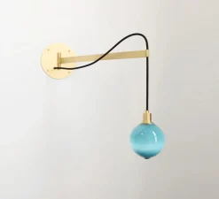 Applique*SkLO Studio Applique murale, Drape Arm 1, , Ø11cm, H46cm - Bleu, Laiton brossé