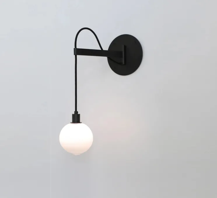 Applique murale, Drape Arm 1, Blanc, Noir oxydé, Ø11cm, H23cm - Sklo Studio