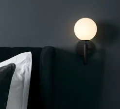 Applique*Nuura Applique murale, Miira, , L14cm, H28,5cm - gris roche, globe opalin