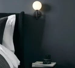 Applique*Nuura Applique murale, Miira, , L14cm, H28,5cm - gris roche, globe opalin