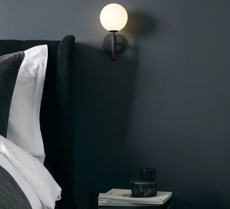 Applique*Nuura Applique murale, Miira, , L14cm, H28,5cm - gris roche, globe opalin