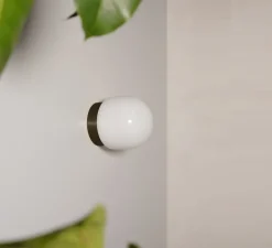 Applique murale, Nuvol Simple, laiton noirci, verre opalin brillant, 11cm, H10cm - Contain