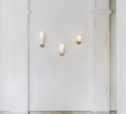 Applique murale, Odyssey Large, opalin et laiton poli, L10,5cm, H38cm - Schwung