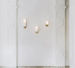 Applique*Schwung Applique murale, Odyssey Medium, opalin et laiton, L10,5cm, H30,5cm - opalin et laiton poli