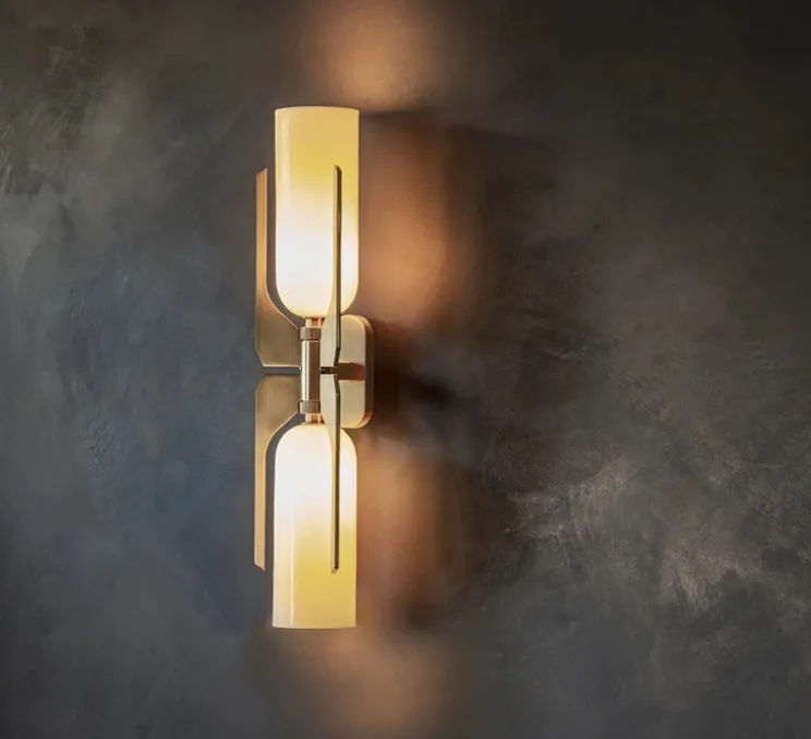 Applique murale, Pennon wall, laiton, verre opalin, Ø13cm, H63cm - Bert Frank