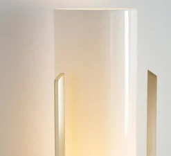 Applique murale, Pennon wall, laiton, verre opalin, Ø13cm, H63cm - Bert Frank