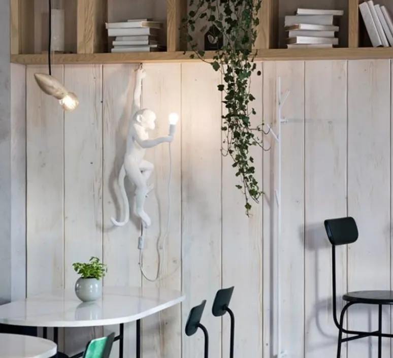 Applique|Enfants*Seletti Applique murale, singe, Monkey Hanging, gauche, , H76,5cm - blanc