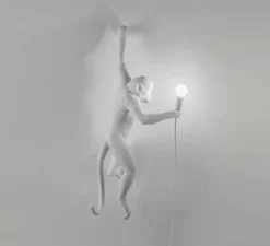 Applique|Enfants*Seletti Applique murale, singe, Monkey Hanging, gauche, , H76,5cm - blanc