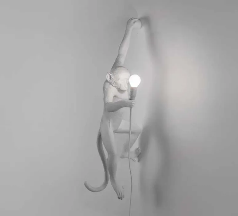 Applique|Enfants*Seletti Applique murale, singe, Monkey Hanging, gauche, , H76,5cm - blanc