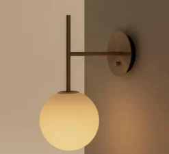Applique*Audo Copenhagen Applique murale, TR Bulb suspended, , L20cm, H45,5cm - laiton brossé, globe mat