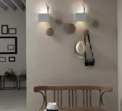 Applique murale, Umarell, avec personnage adossé, blanc mat, LED, 3000K, 1282 lm, L18cm, H28cm - Karman