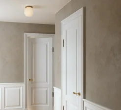 Applique ou plafonnier, Bright Modeco, laiton, verre opalin, IP44, Ø20cm, P21,5cm - Nordic Tales