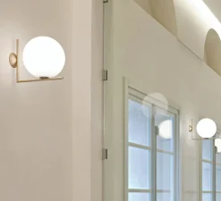 Applique ou plafonnier, IC Lights C/W2, opalin et laiton brossé, L31,6cm, H30cm - Flos