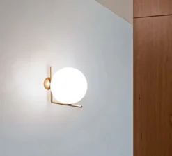 Applique ou plafonnier, IC Lights C/W2, opalin et laiton brossé, L31,6cm, H30cm - Flos