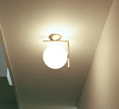 Applique ou plafonnier, IC Lights C/W1, opalin et laiton brossé, L21,6cm, H20cm - Flos