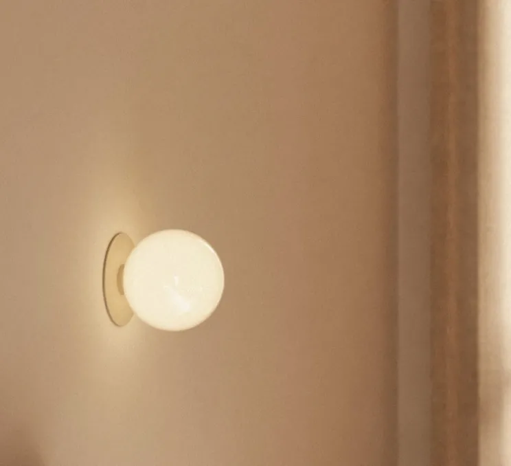 Applique ou plafonnier, Laurent 11, laiton, verre opalin, Ø13,9cm, H14,7cm - Lambert&Fils