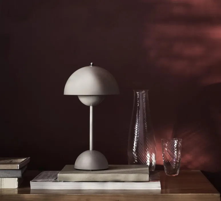 Lampe|Enfants*Andtradition Baladeuse, Flowerpot VP9, , IP44, LED, 2700K, 325lm, Ø16cm, H29,5cm - gris clair mat