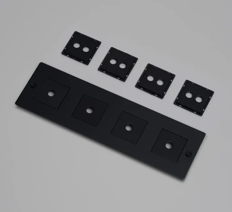 Façade, Buster, Quadruple horizontal, Noir, Avec insert, L30,3cm, H9cm - Buster & Punch