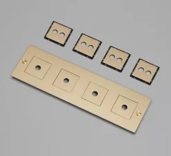 Façade, Buster, Quadruple horizontal, Laiton, Avec insert, L30,3cm, H9cm - Buster & Punch