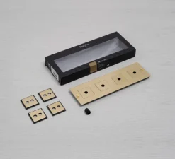 Façade, Buster, Quadruple horizontal, Laiton, Avec insert, L30,3cm, H9cm - Buster & Punch