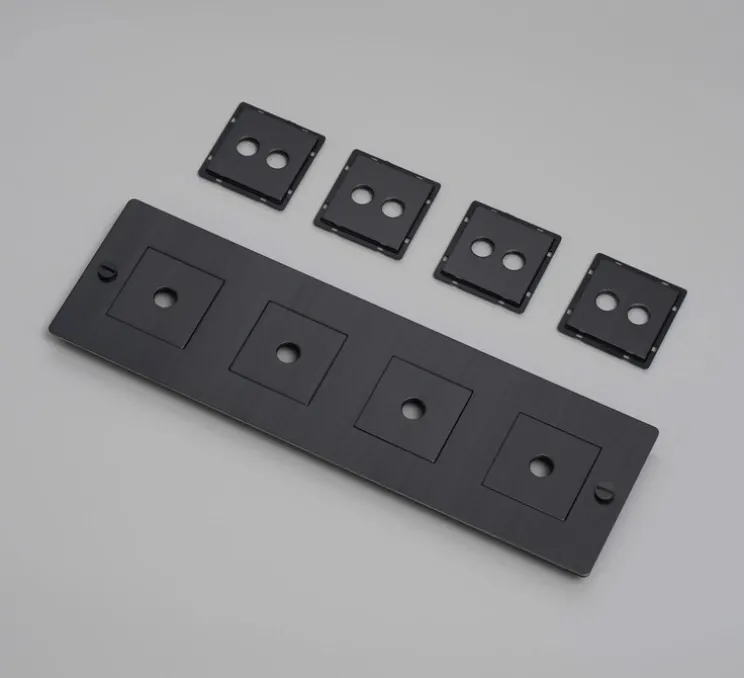 Façade, Buster, Quadruple horizontal, Bronze fumé, Avec insert, L30,3cm, H9cm - Buster & Punch