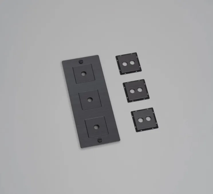 Façade, Buster, Triple vertical, Bronze fumé, Avec insert, L9cm, H23,2cm - Buster & Punch