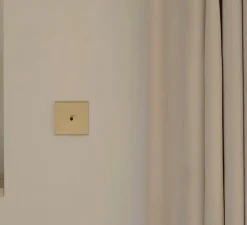 Interrupteur*Modelec Interrupteur, Confidence, Simple, Laiton brossé, Va-et-vient x1, L8cm, H8cm -