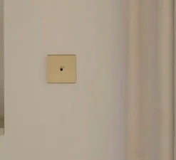 Interrupteur*Modelec Interrupteur, Confidence, Simple, Laiton brossé, Va-et-vient x1, L8cm, H8cm -