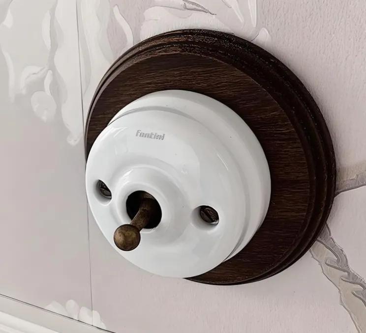 Interrupteur, Dimbler, Garby Colonial, Simple, hêtre vieilli, Va-et-vient, laiton antique, Ø10cm - Fontini