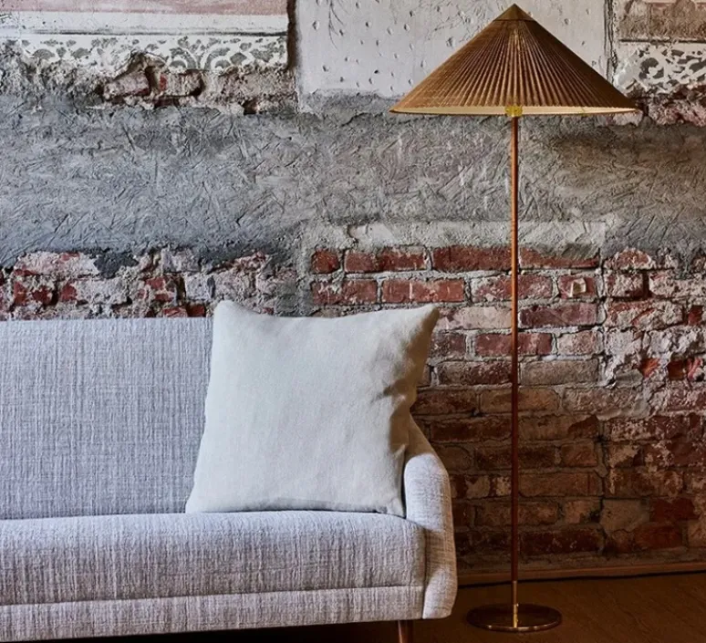 Lampadaire*Gubi Lampadaire, 9602, , Ø63cm, H153,5cm - abat-jour bamboo, laiton