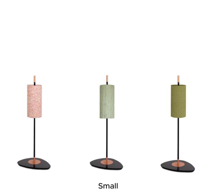 Lampadaire d'extérieur, Lagoon, small, abat-jour orange Noumea Goyave, tissu Pierre Frey, structure laquée noire et cuivre, IP68, Ø15cm, H101,5cm - Contardi