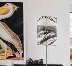 Lampadaire*Ebb and Flow Lampadaire, F Prete-Moi Ta Plume! Jais, , Ø40cm, H53cm - jais motif plume et barre argent