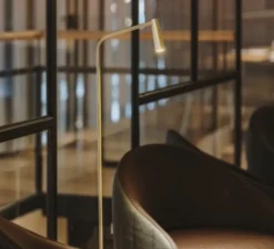 Lampadaire*LEDS C4 Lampadaire, Gamma, , LED, 2700k, 293 lm, Ø20,2cm, H120cm - or mat