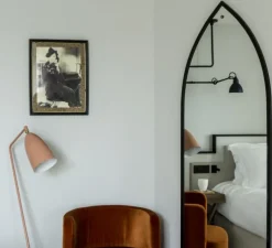 Lampadaire, Grasshopper, rouge vintage, H125,3cm, Ø43,5cm - Gubi