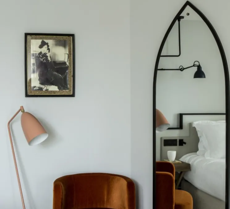 Lampadaire, Grasshopper, rouge vintage, H125,3cm, Ø43,5cm - Gubi