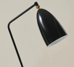 Lampadaire, Gräshoppa, noir brillant, L39cm, H132cm - Gubi