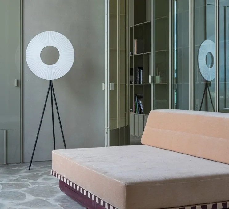 Lampadaire, Iris Tripod 60, blanc & noir, LED, dim, 2700K, 5250 lm, L169,5cm, H53,4cm - Dix heures dix