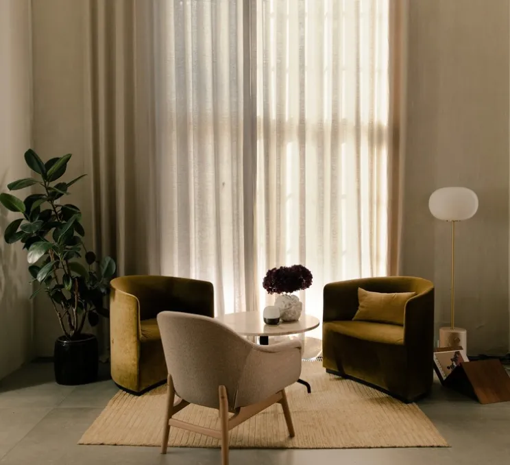 Lampadaire, JWDA, travertin, laiton, LED, 2200K, 700lm, Ø39cm, H150cm - Audo Copenhagen